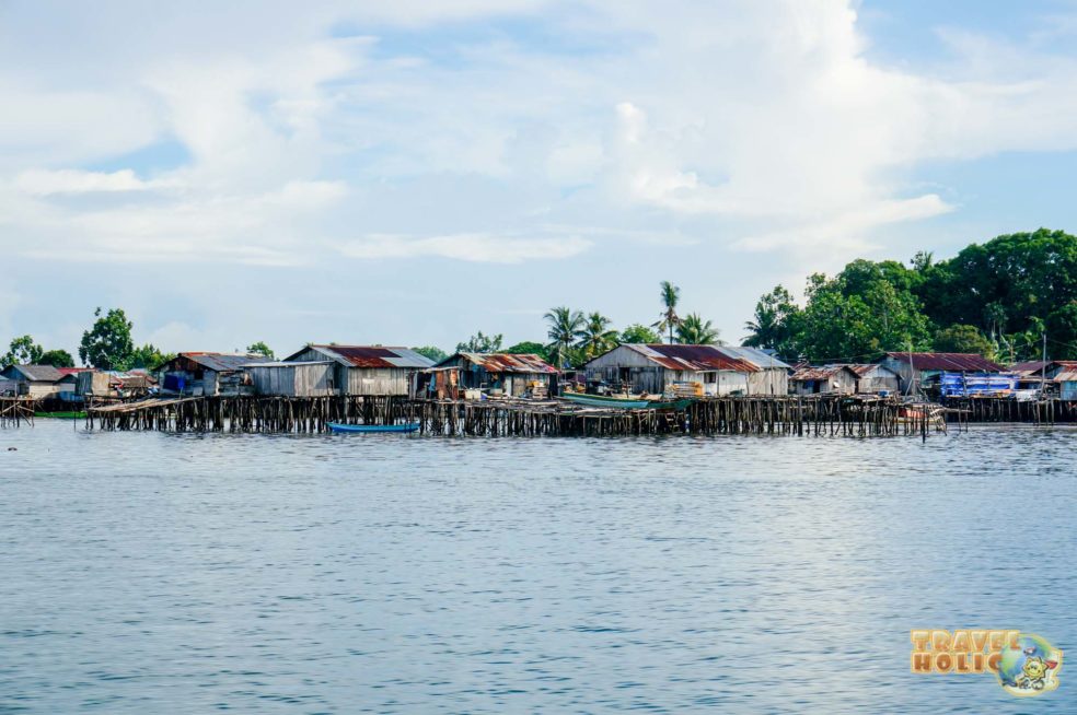 Maison de fortune sur pilotis à Sorong à Raja Ampat