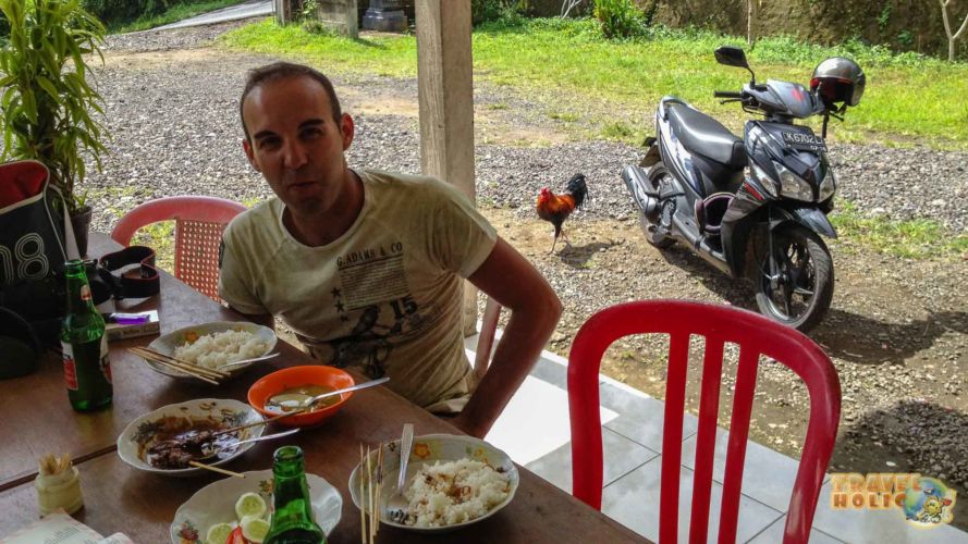 Arrêt pour manger dans un warung balinais à Ubud
