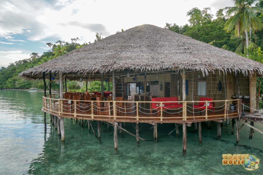 Restaurant du resort Papua Explorers dans le Détroit de Dampier