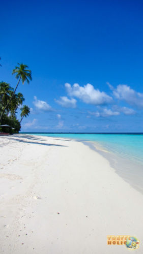 Plage de sable blanc au Constance Halaveli, Maldives