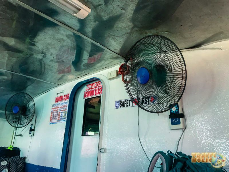 Economy Class Classe Economy dans un ferry de Weesam Express aux Philippines